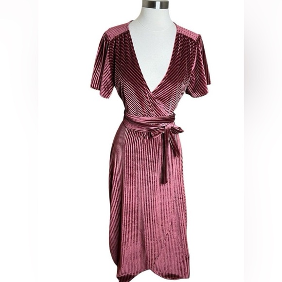 Elegant berry/wine Wrap Dress - Picture 4 of 5